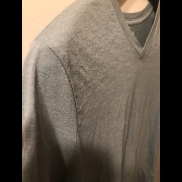 2  Mossimo V neck T shirt! Preowned in excellent condition - Picture 9 of 13